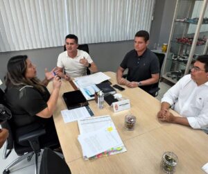 Leia mais sobre o artigo Prefeito David Almeida sanciona reajuste salarial e unificação de data-base para mais de 32 mil servidores municipais de Manaus