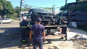 Leia mais sobre o artigo Prefeitura remove veículos abandonados no bairro Glória e combate foco de doenças
