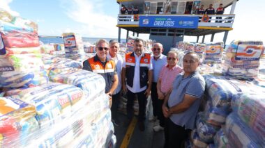 Operação Cheia 2025: Governador Wilson Lima vistoria envio de 230 toneladas de alimentos a municípios atingidos pela cheia