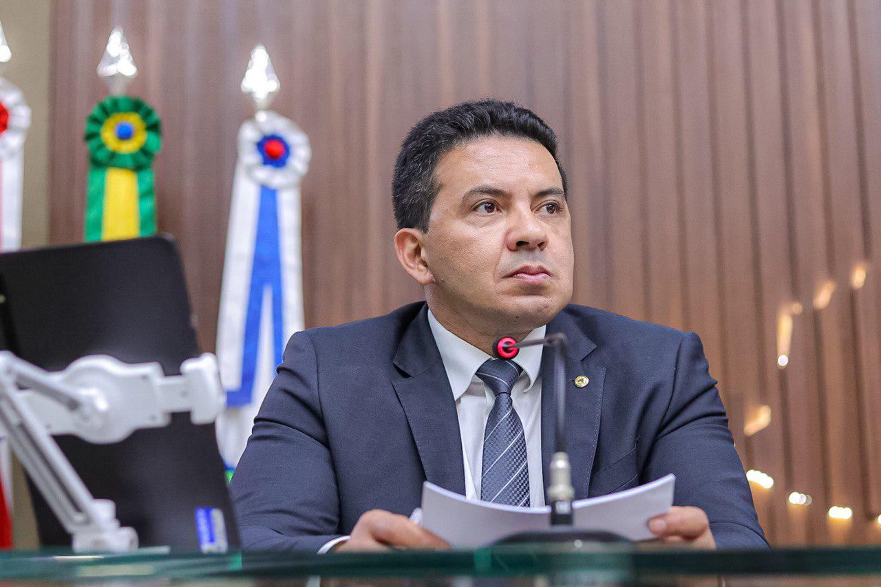 No momento, você está visualizando Delegado Péricles garante avanços na segurança, saúde e incentivo à ecofrota