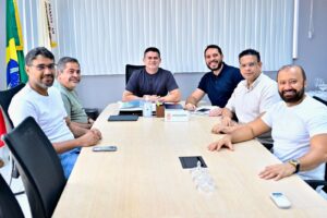 Leia mais sobre o artigo Prefeito David Almeida anuncia força-tarefa para regularizar 10 mil progressões na rede municipal de ensino
