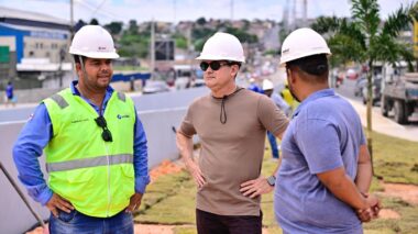 Prefeito David Almeida vistoria avanços finais das obras no complexo viário Rei Pelé