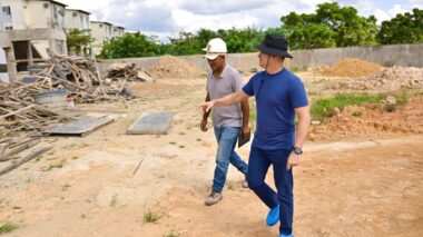 Prefeito David Almeida vistoria obras de duas importantes unidades de saúde na zona Norte e anuncia novas entregas para julho e outubro