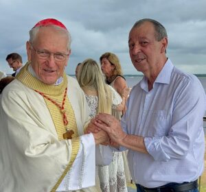 Leia mais sobre o artigo Omar Aziz participa de solenidade pela reforma da Igreja dos Remédios, no Centro de Manaus