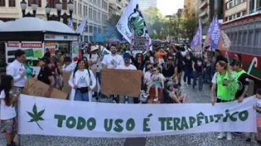 Marcha da Maconha debate criminalização do funk e violência policial nas periferias