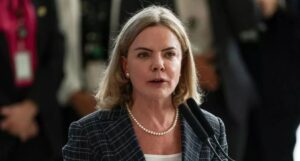 Leia mais sobre o artigo Gleisi Hoffmann sobre taxar LCA e LCI: “Não pode pagar um pouco de imposto?”