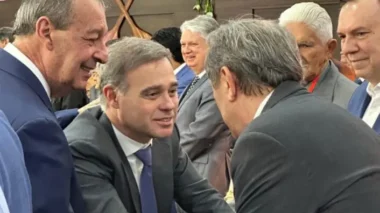 Senador Omar Aziz participa de entrega do título de Cidadão Amazonense ao ministro do STF André Mendonça durante convenção das Assembleias de Deus