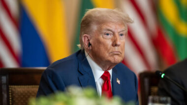 Trump assina decreto que aplica sobretaxa de 50% sobre produtos brasileiros, mas abre exceções