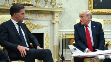 Trump faz ultimato e exige trégua de Putin na Ucrânia em 50 dias