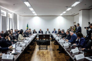 Leia mais sobre o artigo Alckmin diz que pode pedir adiamento de sobretaxa de Trump, e indústria rejeita retaliação