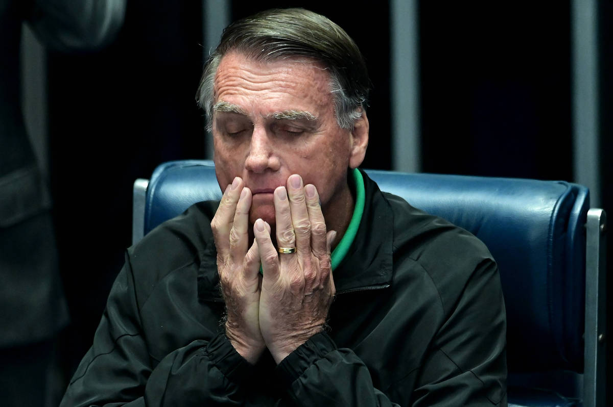 No momento, você está visualizando STF manda Bolsonaro usar tornozeleira eletrônica e PF cumpre mandado