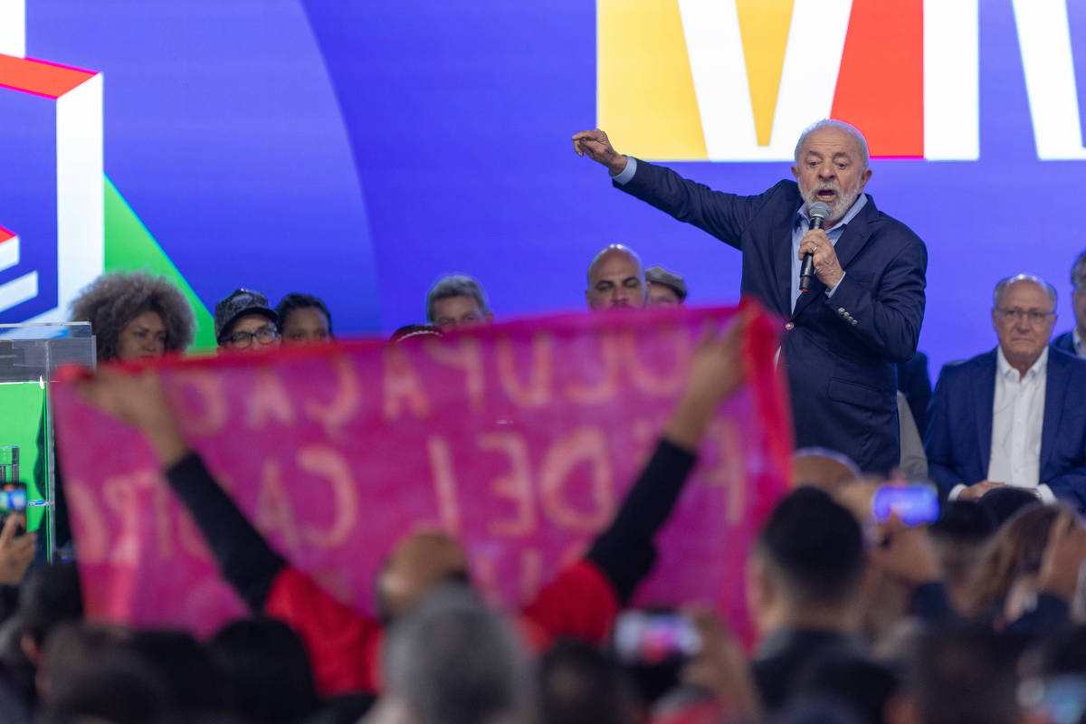 No momento, você está visualizando Lula mira antigo cinturão vermelho do PT em SP com aliados cotados para 2026 e sem oposição