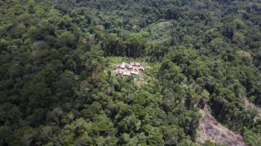 Avião do Exército da Venezuela com yanomamis cai e mata sete pessoas