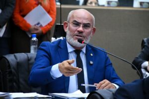 Leia mais sobre o artigo Deputado Cabo Maciel parabeniza posse da reitora da Ufam, Tanara Lauschner, e reforça apoio à educação superior no Amazonas