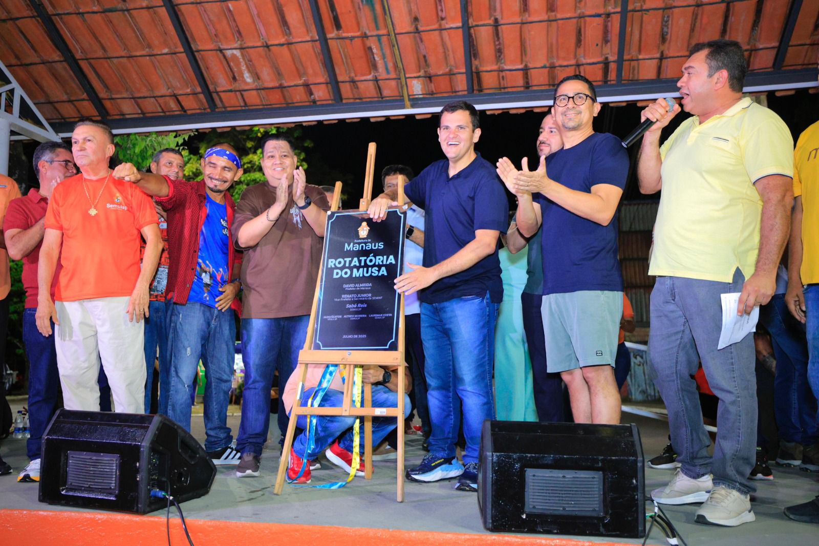 No momento, você está visualizando Prefeitura entrega nova rotatória do Musa com espaço para zumba e caminhada e moradores celebram qualidade de vida