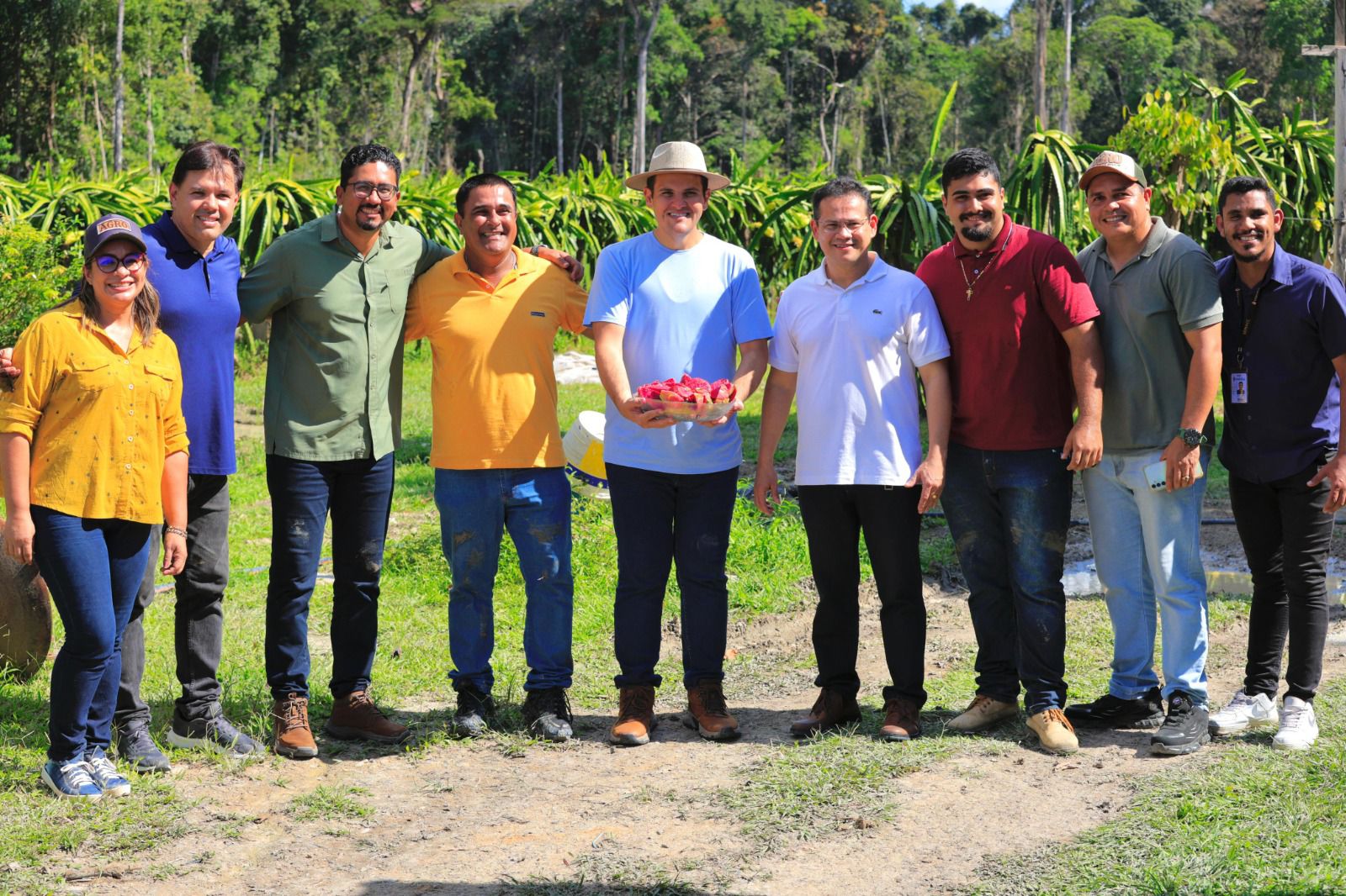 No momento, você está visualizando Prefeito em exercício Renato Junior visita plantação de pitaya no ramal do rio Branquinho