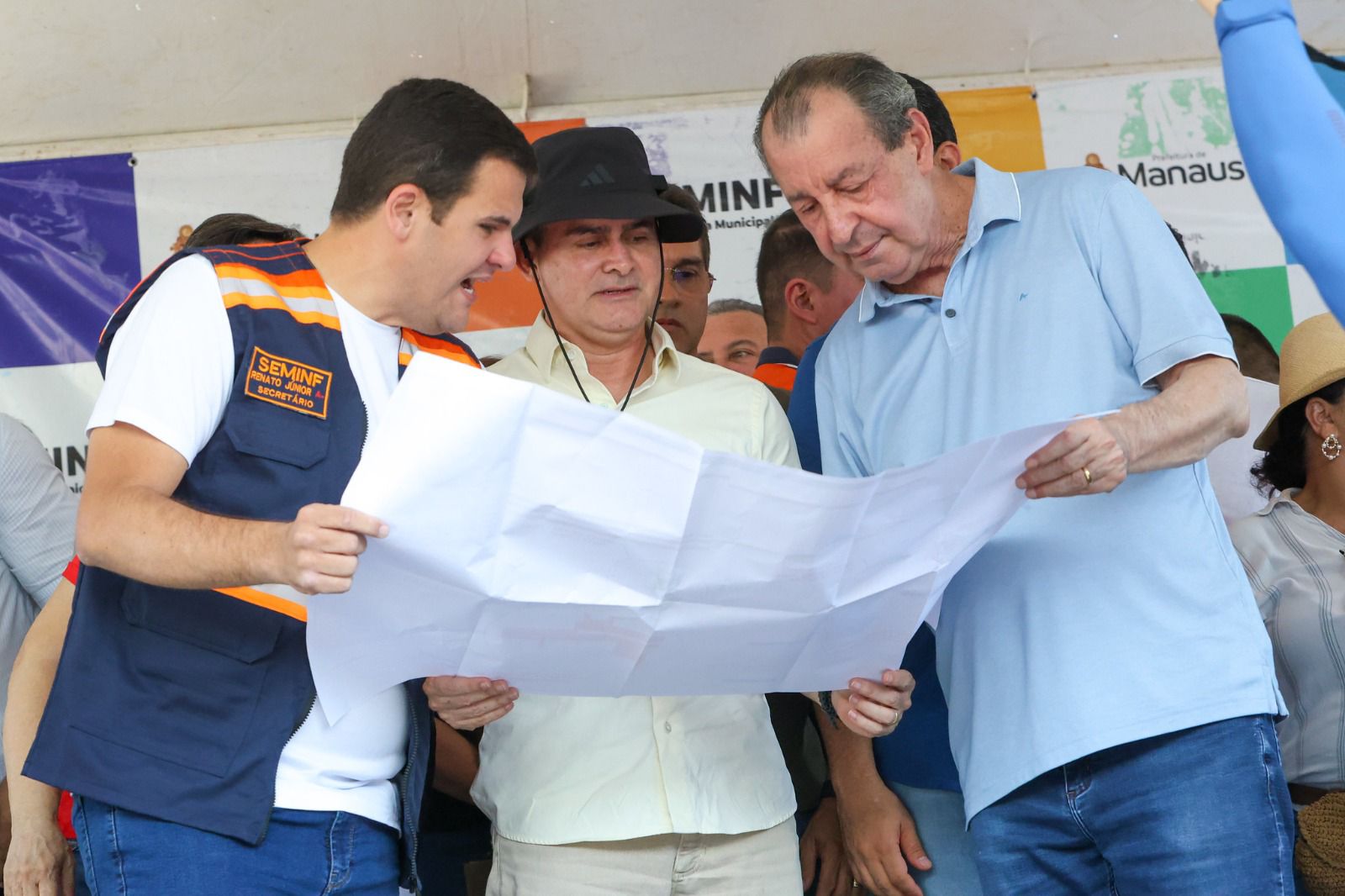 No momento, você está visualizando Prefeito David Almeida inicia recapeamento de 67 ruas na zona Norte e reforça compromisso com infraestrutura urbana de Manaus