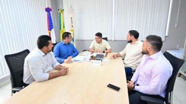 Prefeito David Almeida anuncia repasse de R$ 6 milhões do Proesc para mais de 500 escolas municipais
