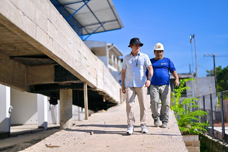 No momento, você está visualizando Prefeito David Almeida fiscaliza obras de UBSs nas zonas Oeste e Sul e reforça compromisso com saúde de qualidade para todos