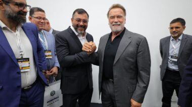 Governador Wilson Lima apresenta a Arnold Schwarzenegger papel estratégico do Amazonas na agenda climática global e na defesa dos povos da floresta