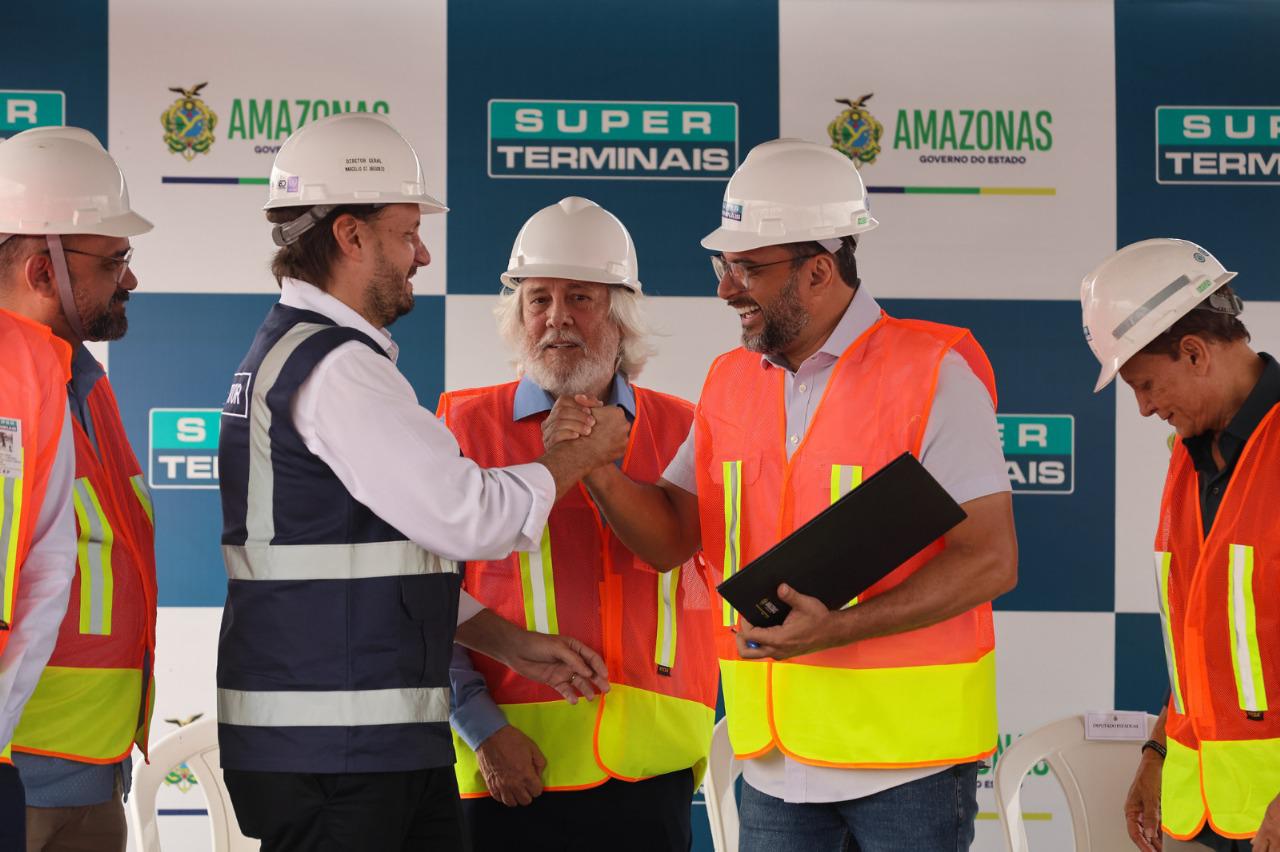 No momento, você está visualizando Governador Wilson Lima firma parceria para construção de primeira usina a gás natural do Norte do Brasil para operações portuárias