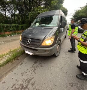 Leia mais sobre o artigo Prefeitura intensifica fiscalização e apreende sete vans em operação contra transporte clandestino na zona Leste