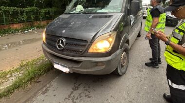 Prefeitura intensifica fiscalização e apreende sete vans em operação contra transporte clandestino na zona Leste
