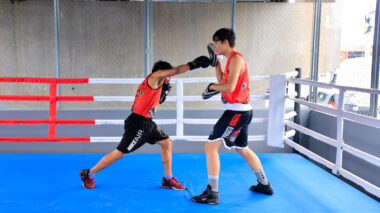 Boxe sob o viaduto Rei Pelé é gratuito e vai alavancar o nível dos atletas no Amazonas