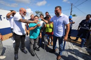 Leia mais sobre o artigo Em Manaquiri, governador Wilson Lima amplia abastecimento de água potável e anuncia nova fábrica envasadora do Amazonas