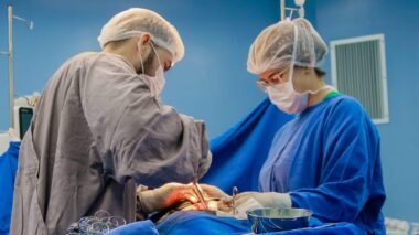 Governo do Estado abre novo credenciamento para ampliar oferta de cirurgias ginecológicas, dermatológicas e vascular