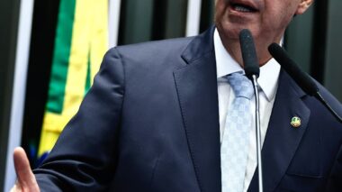 Omar Aziz reafirma compromisso e luta pela reconstrução da BR-319 em discurso que critica decisões que isolam a Amazônia
