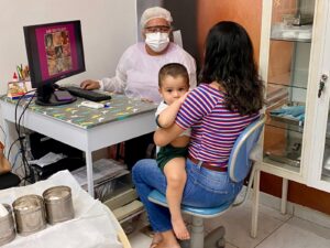 Leia mais sobre o artigo Prefeitura destaca amamentação e respiração nasal para saúde bucal do bebê durante o ‘Julho Laranja’