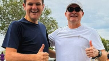 Renato Junior passa o bastão para David Almeida após período como prefeito em exercício