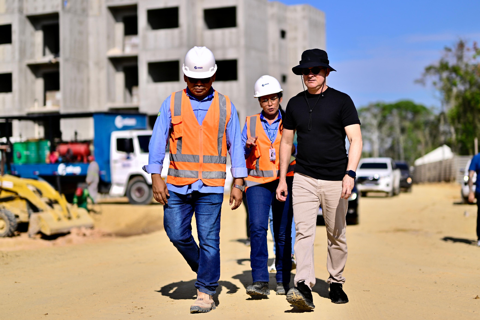 No momento, você está visualizando Prefeito David Almeida fiscaliza obras em conjuntos habitacionais na zona Oeste