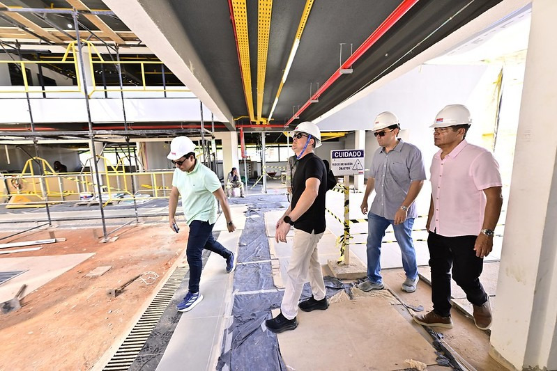 No momento, você está visualizando Prefeito David Almeida acompanha avanço das obras da nova sede do Implurb e destaca valorização dos servidores