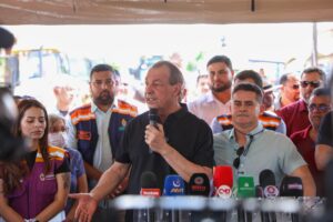 Leia mais sobre o artigo Senador Omar Aziz participa de lançamento de pacote de recapeamento de 67 ruas na zona Norte de Manaus