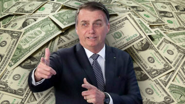PF apreende cerca de US$ 14 mil em busca contra Bolsonaro