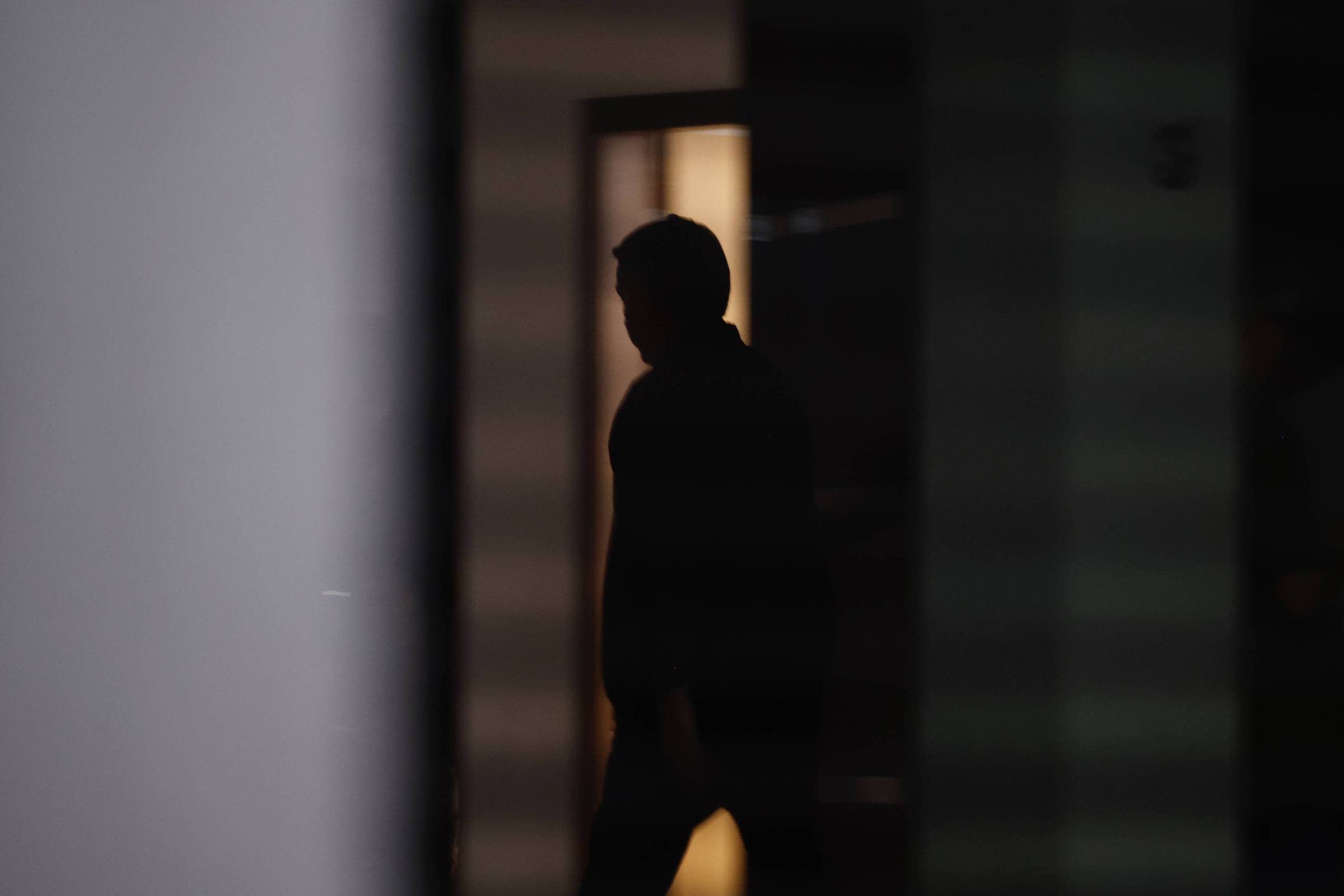 No momento, você está visualizando Bolsonaro preso em casa tem crises de soluço, mudança de humor e visitante sem celular