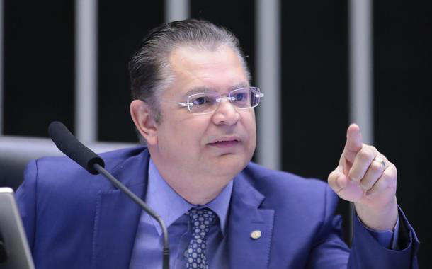 No momento, você está visualizando Sóstenes ameaça Moraes após ação contra Malafaia: “tome cuidado”