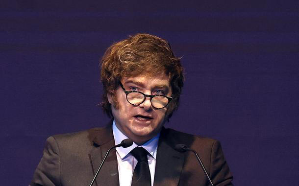 No momento, você está visualizando Advogado de Milei apagou mensagens com o presidente e a irmã antes de ter celular apreendido por denúncias de corrupção