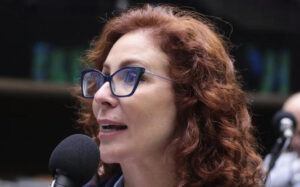 Leia mais sobre o artigo X de Elon Musk cobra indenização de R$ 10 mil de Carla Zambelli