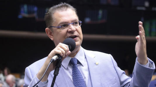 No momento, você está visualizando PL muda discurso e diz que PEC da Blindagem não é mais prioridade