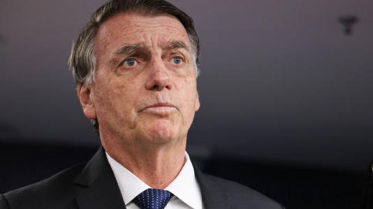 No momento, você está visualizando Bolsonaro pede visita de Nikolas e 16 membros de grupo de oração