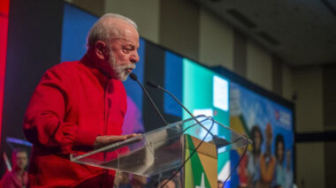 Análise: Lula quer colher popularidade com petróleo