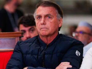 Leia mais sobre o artigo Defesa de Bolsonaro fala em ‘massacre’, diz que não há provas contra ele e pede julgamento imparcial