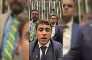 Leia mais sobre o artigo Nikolas Ferreira desafia presidência da Câmara em live: “Quer cassar nosso mandato? Que se dane!”