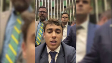 Nikolas Ferreira desafia presidência da Câmara em live: “Quer cassar nosso mandato? Que se dane!”