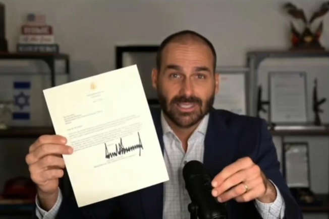 No momento, você está visualizando Eduardo Bolsonaro envia “último recado” ao Brasil e exibe carta de Trump em defesa de Jair Bolsonaro