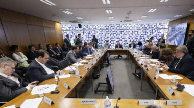 Líderes da Câmara não chegam a consenso sobre PECs e governo ganha tempo