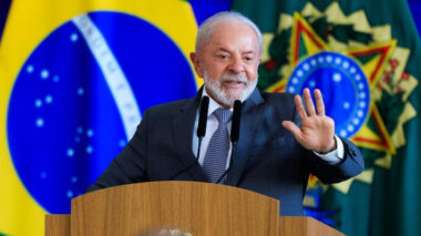 Lula amplia vantagem sobre rivais da direita em cenários de 2º turno para 2026, diz Genial/Quaest